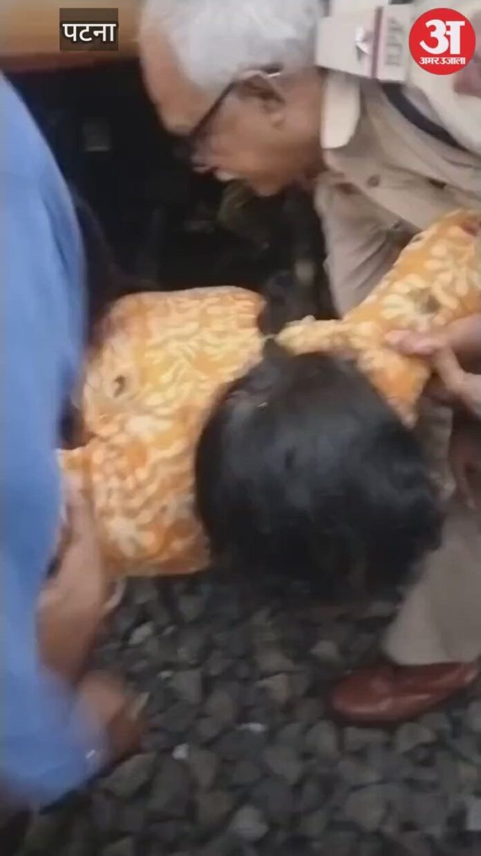 Bihar News: चलती ट्रेन में चढ़ने के दौरान महिला गिरी, आरपीएफ-जीआरपी की तत्परता से बची जान