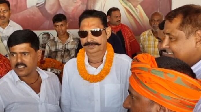 Bihar Election: जदयू के टिकट पर बाहुबली अनंत सिंह ने भरा नामांकन, 1000 गाड़ियों का काफिला लेकर पहुंचे थे