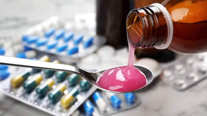 Cough Syrup: क्या है डायथिलीन ग्लाइकॉल जो साबित हुई जानलेवा, अब बच्चों को सर्दी-जुकाम हो तो क्या करें? डॉक्टर से जानिए