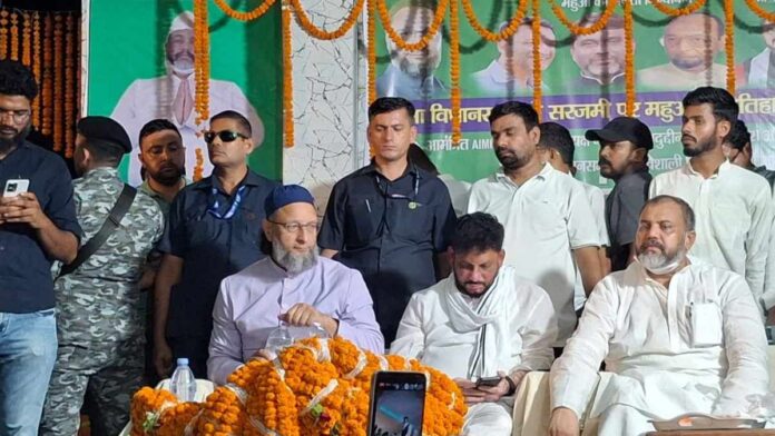 Bihar News: 'बिहार में इंसाफ नहीं, जुल्म की सरकार चल रही है', महुआ में गरजे ओवैसी