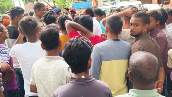 Bihar News: नवादा में तालाब में डूबने से बच्चे की मौत, आक्रोशित ग्रामीणों ने गोविंदपुर थाने का किया घेराव