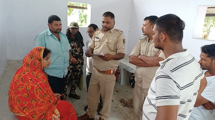 Bihar News: लखीसराय में विवाहिता का शव फंदे से लटका मिला, ससुरालवालों पर हत्या का आरोप