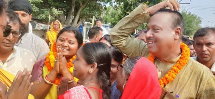 Bihar Election: द्वितीय फेस के नामांकन के दूसरे दिन खुला नाम निर्देशन का खाता, जनसुराज की अर्चना ने भरा पर्चा