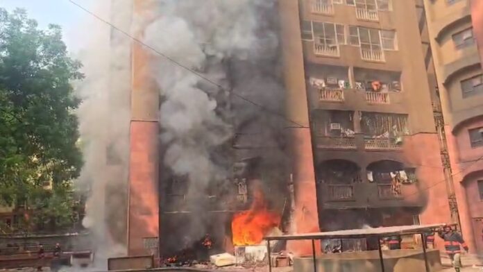 Delhi Fire: संसद भवन के पास एमपी फ्लैट्स में लगी आग, दो लड़कियों समेत तीन झुलसे