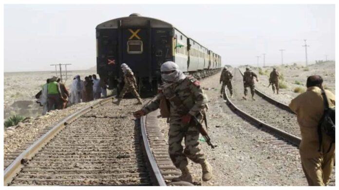 Pakistan: बलूच विद्रोहियों ने फिर बनाया जाफर एक्सप्रेस को निशाना, विस्फोट के बाद कई डिब्बे पटरी से उतरे