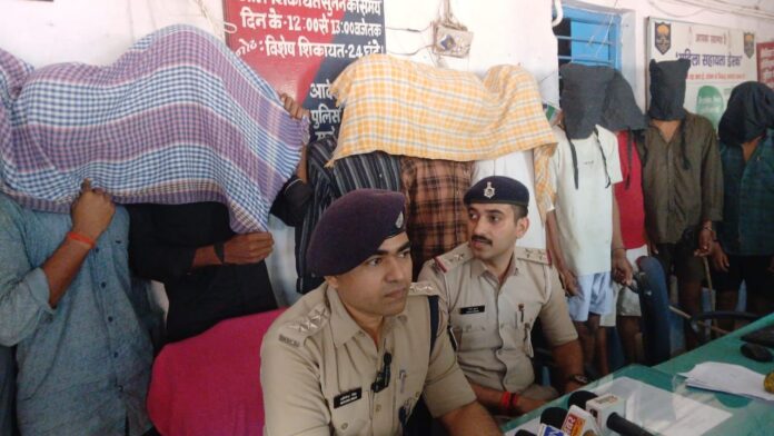 Bihar Crime: शराब तस्करों के खिलाफ बड़ी कार्रवाई, हत्या की योजना बनाते 12 तस्कर गिरफ्तार; दो लाइनर भी धरे गए