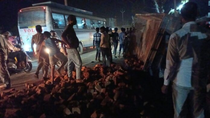 मुजफ्फरपुर: मेला देखकर लौट रहे श्रद्धालुओं की गाड़ी की ट्रैक्टर से टक्कर, चार की मौत, दर्जनभर घायल