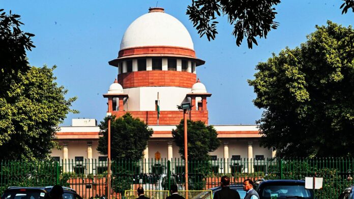 SC: 'हवाईअड्डों पर अधिकारियों को मौजूदा कानूनों के प्रति संवेदनशील बनाने की जरूरत', सुप्रीम कोर्ट की टिप्पणी