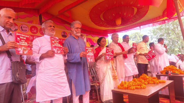 Bihar Election: भाकपा-माले का ताकतवर प्रदर्शन, दीपंकर भट्टाचार्य ने MLA सत्यदेव राम का रिपोर्ट कार्ड किया जारी