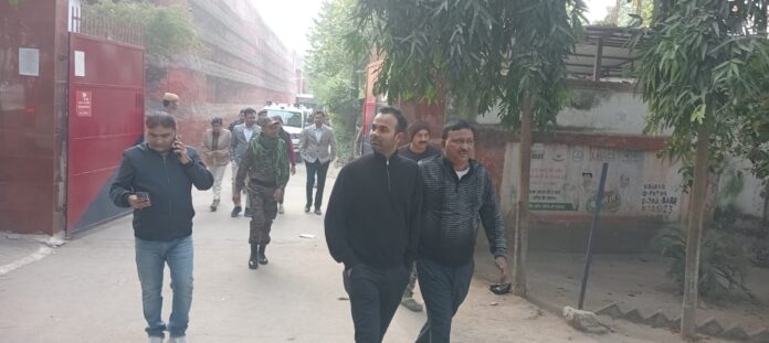 Bihar Police: बेऊर सेंट्रल और बाढ़ जेल में छापेमारी, अधिकारियों ने वार्डों को खंगाला; कैदियों को बीच हड़कंप