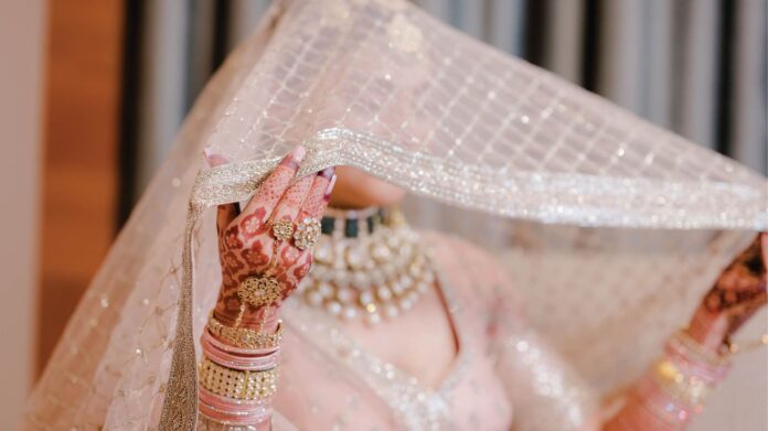 Baghpat: दोबारा दुल्हन बनने से पहले पकड़ी गईं 69 युवतियां, सरकारी पैसा और सामान झटकने के लिए किया फर्जीवाड़ा