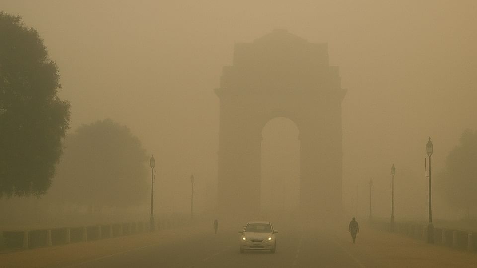 Pollution: धूल से धुएं तक, हर ओर जहर… क्यों दम घोंट रही है दिल्ली की हवा? जानिए प्रदूषण की बड़ी वजहें Pollution: धूल से धुएं तक, हर ओर जहर… क्यों दम घोंट रही है दिल्ली की हवा? जानिए प्रदूषण की बड़ी वजहें
