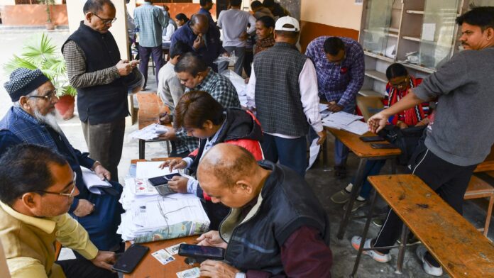 चुनाव आयोग का बड़ा फैसला: BLO का मानदेय हुआ दोगुना; पर्यवेक्षकों का बढ़ाया भत्ता, ERO- AERO को भी मिलेंगे पैसे