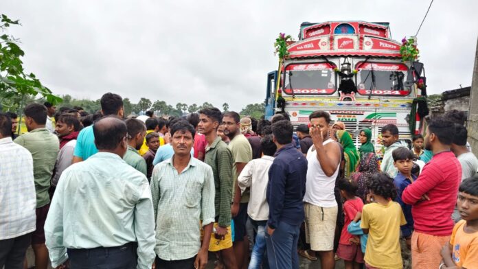 सहरसा में सड़क हादसे में दो की मौत: एनएच-107 पर चार घंटे तक जाम, आइसक्रीम विक्रेता और अस्पताल गार्ड कुचले गए