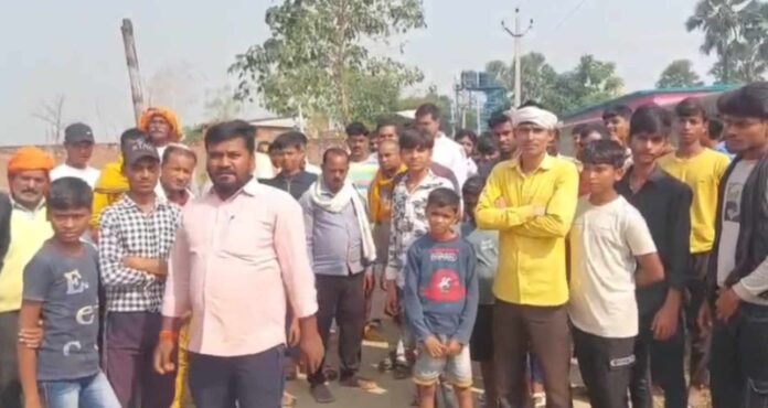 Bihar Election 'पंचायत भवन नहीं तो वोट नहीं', ग्रामीणों ने किया मतदान का बहिष्कार, बूथ पर सन्नाटा