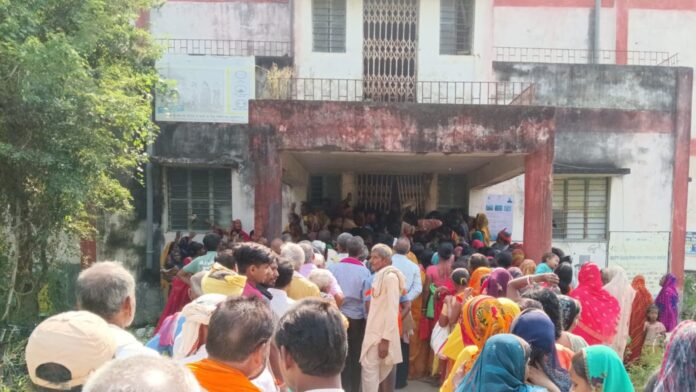 Bihar News: बीज वितरण में गड़बड़ी को लेकर किसानों ने किया हंगामा, सूचना पर पहुंची पुलिस