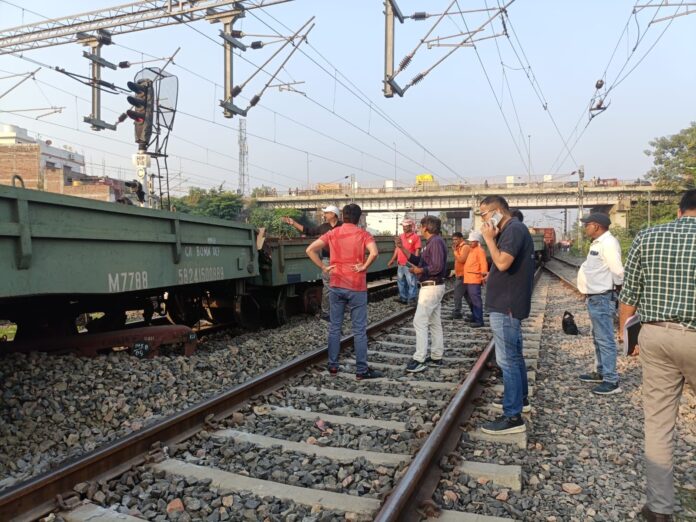 Bihar News: हाजीपुर जंक्शन पर मालगाड़ी पटरी से उतरी, मच गई अफरा-तफरी; मौके पर पहुंचे रेलवे अधिकारी