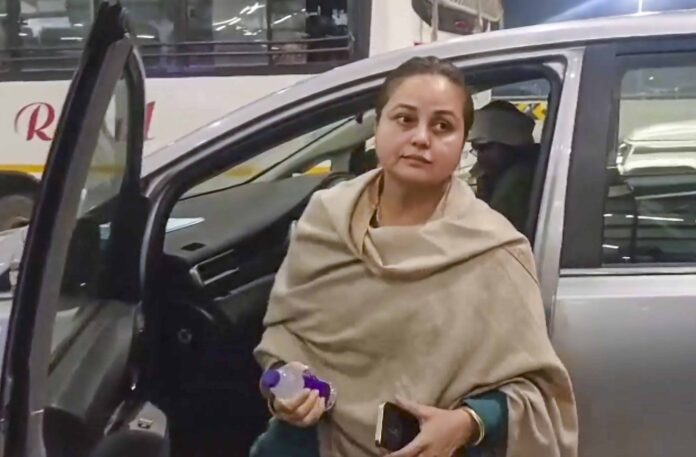 Lalu Yadav Family: रोहिणी आचार्य ने लालू यादव के किडनी ट्रांसप्लांट को याद कर अब क्या लिखा? निशाने पर कई लोग