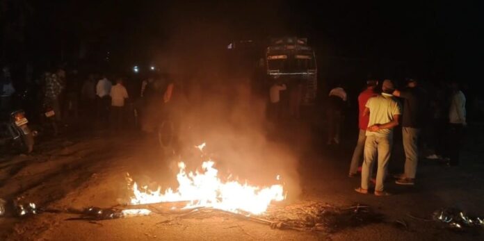 Bihar: सीवान में सड़क हादसे के बाद भड़की भीड़, पुलिस की देरी पर उबला गुस्सा; लोगों ने आगजनी कर सड़क जाम किया