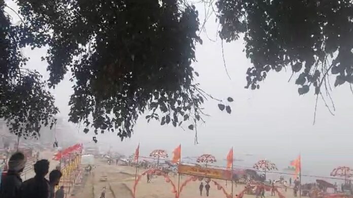 Weather: पहाड़ों पर बर्फबारी से मैदानों में बढ़ी ठंड, कुछ दिनों में और गिरेगा पारा; अगले 36 घंटे चुनौतीपूर्ण