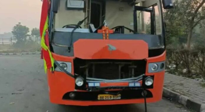 Bihar: सीवान लौट रही वोल्वो बस आगरा एक्सप्रेसवे पर पलटी, तीन की मौत, 28 यात्री घायल; आधा दर्जन गंभीर