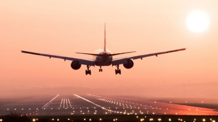 SpiceJet Incident: स्पाइसजेट फ्लाइट में इंजन खराबी, कोलकाता में हुई इमरजेंसी लैंडिंग; सभी यात्री सुरक्षित