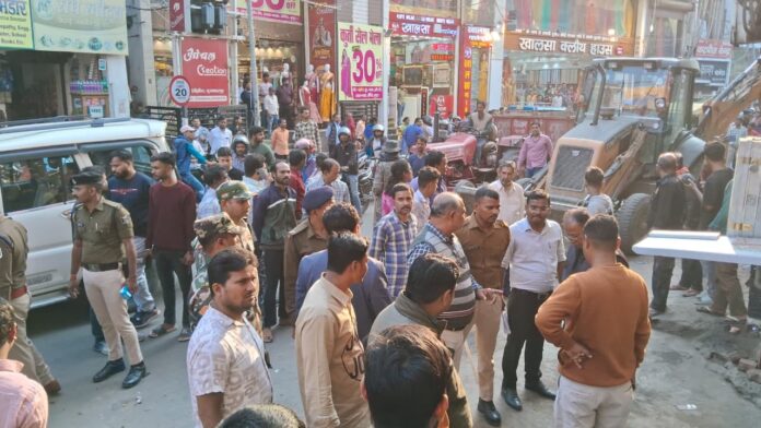 Bihar: अतिक्रमणकारियों के ठिकाने पर चला पीला पंजा, ढहाए गए कई अवैध कब्जे; चेतावनी के बाद गरजा बुलडोजर