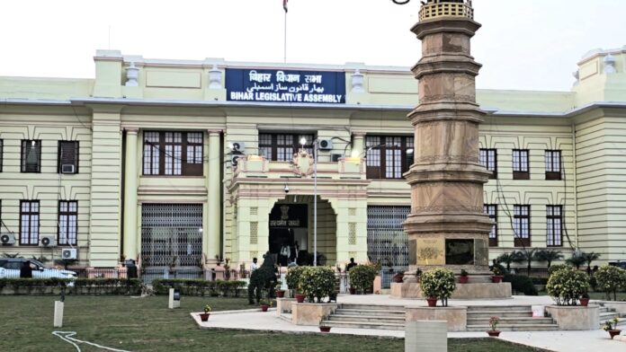 Bihar : सीएम ने दस विधायकों को दी नई जिम्मेदारी, श्रवण कुमार बने मुख्य सचेतक; विनोद नारायण झा को भी मिली कमान