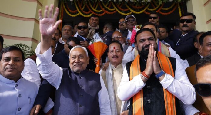 Bihar Cabinet: नए साल पर कर्मचारियों और पेंशनभोगियों को बड़ा तोहफा, नीतीश सरकार ने महंगाई भत्ता 5% बढ़ाया