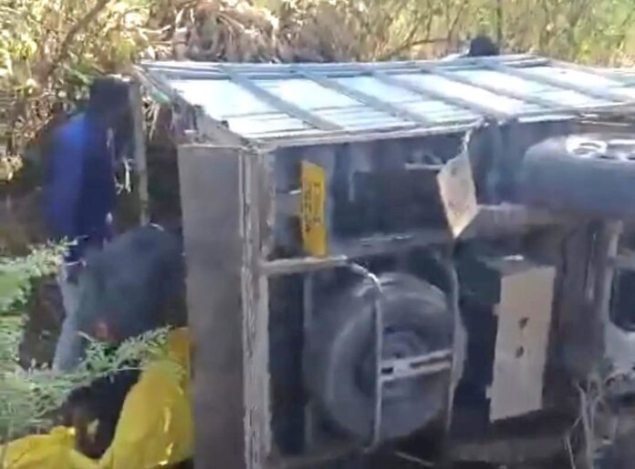 Betul Accident News: बैतूल के बोरदेही घाट में पलटी पिकअप, 31 ग्रामीण घायल