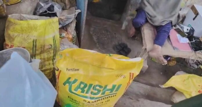 Bihar News: खाद माफियाओं की मनमानी, यूरिया–डीएपी के नाम पर किसानों से खुली लूट
