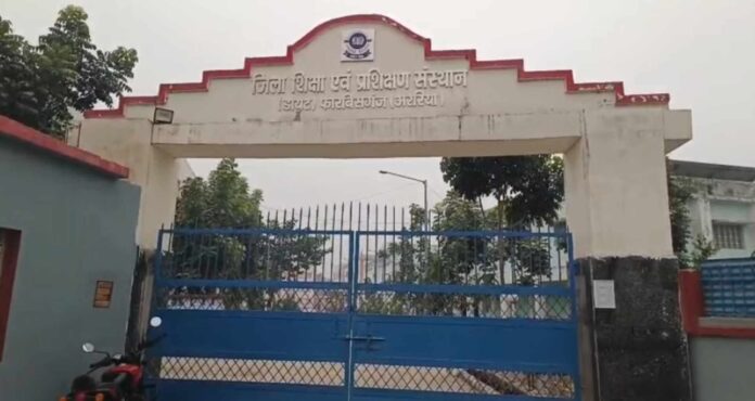 Bihar: बल्ब, बेडशीट और कप तक गायब...शिक्षा संस्थान में शिक्षक ही बने अपराधी, सीसीटीवी में हुई घटना कैद