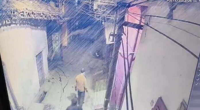 Bihar Crime: पटना में नशेड़ी युवक का आतंक, ईंट-पत्थरों से पीटकर व्यक्ति को किया लहूलुहान; हालत गंभीर