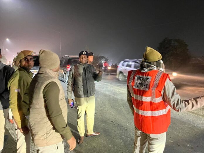 Bihar News: डंपर-मोटरसाइकिल की टक्कर से युवक की मौत, गुस्साए ग्रामीणों ने वाहन में लगाई आग; हालात काबू में