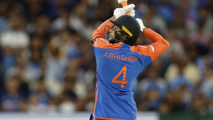 IND vs SA Live Score: अभिषेक शर्मा ने लगाई चौकों की हैट्रिक, भारत की तेज शुरुआत; सैमसन क्रीज पर मौजूद