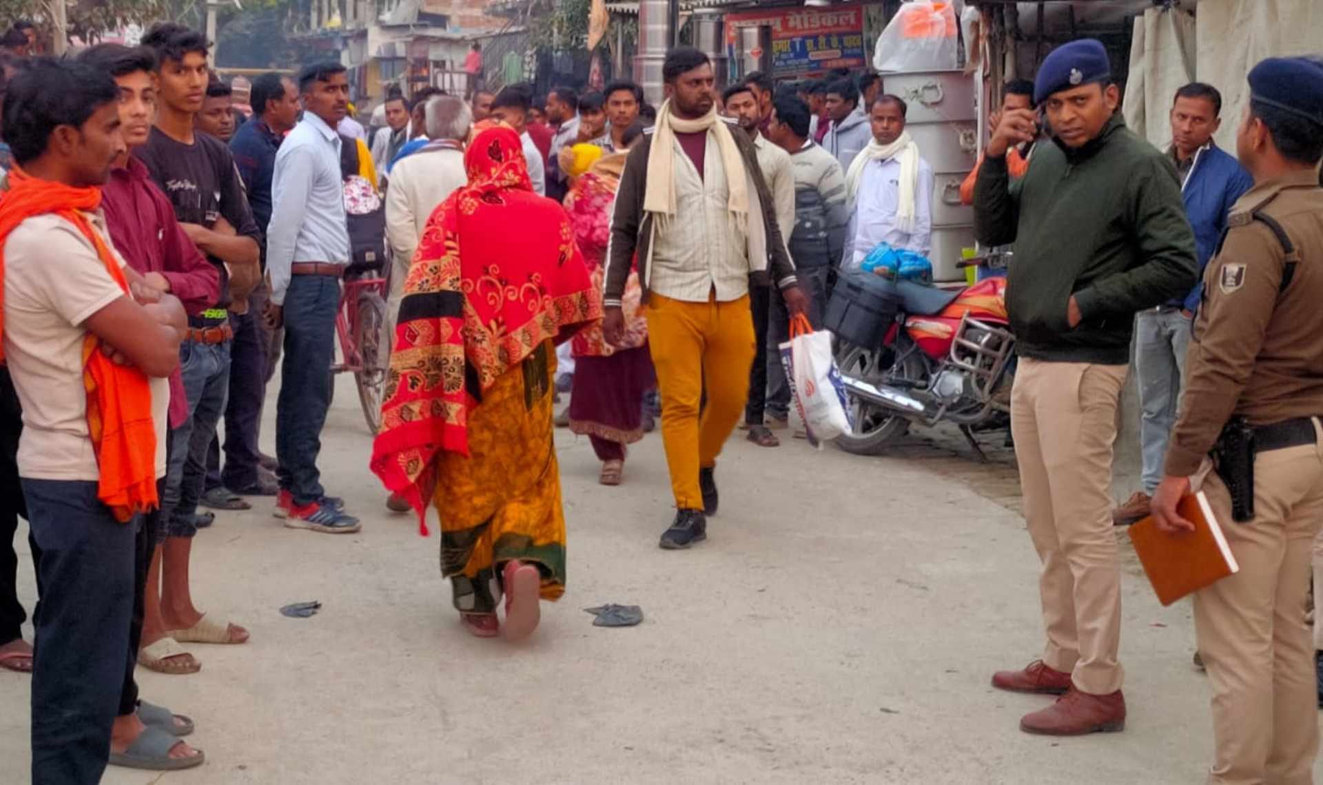 Bihar: सीवान में ज्वैलरी दुकान में बदमाशों ने हथियार के बल पर की लूट, 18 लाख कीमती सोना-चांदी लूटकर फरार