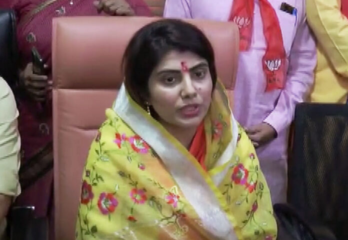 Rivaba Jadeja: क्या विदेशी दौरे पर नशा करते हैं भारतीय क्रिकेटर? जडेजा की पत्नी के इस बयान से मचा हंगामा