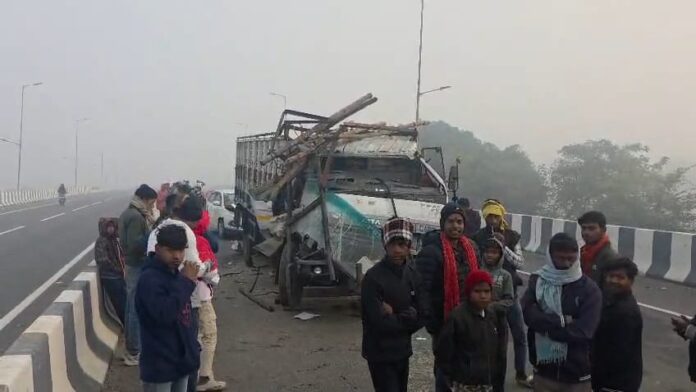 Bihar News: कुहासे का दिखा कहर, जगदीशपुर में एक ही सड़क पर चार वाहन टकराए; चालक समेत छह लोग हो गए घायल