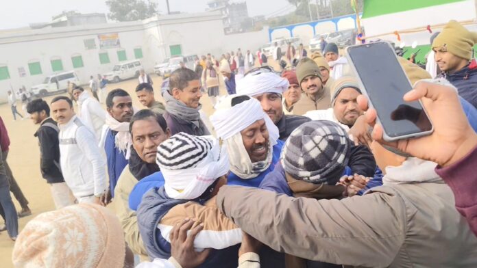 Bihar News: नालंदा में जदयू कार्यकर्ता सम्मेलन में हंगामा, आपसी विवाद के बीच मंच से खिसके नेता