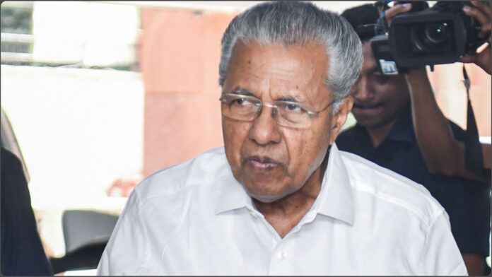 Kerala: सबरीमाला सोना चोरी के आरोपी के साथ दिखे सीएम विजयन; कांग्रेस नेता ने शेयर की तस्वीर, हिरासत में लिए गए