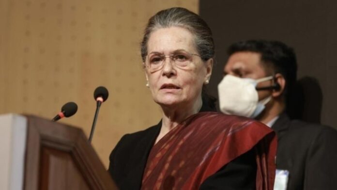 Sonia Gandhi: पत्रकारों ने सोनिया गांधी से पूछा जन्मदिन पर उनका संदेश, जानिए जवाब में क्या बोलीं वरिष्ठ नेता