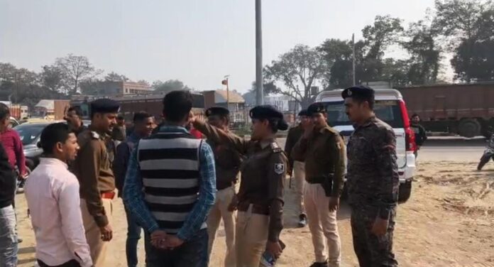 Bihar Crime: बेखौफ बदमाशों ने पहले हथियार दिखाकर फाइनेंस कर्मी को डराया, फिर दिनदहाड़े लूट ले गए 17 लाख रुपये