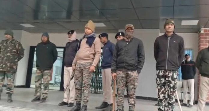 Bihar Police : शक्तिपीठ थावे दुर्गा मंदिर में चोरी के आरोपी का एनकाउंटर; इस्माइल के पास मिला मुकुट का हिस्सा