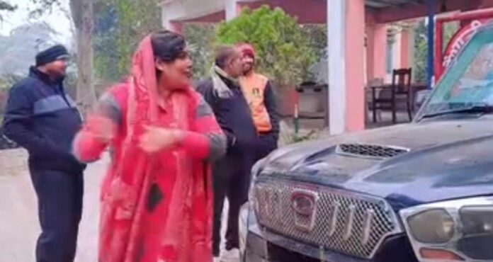 Bihar News: वर्दी में 'हाय-हेलो', थाना परिसर में रील शूटिंग पर बवाल, वायरल हुआ वीडियो