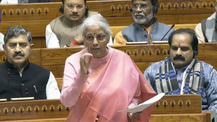 सबका बीमा सबकी रक्षा: 100% एफडीआई को मिली मंजूरी, 87 साल पुराने नियमों में बदलाव के लिए बिल लोकसभा में पास