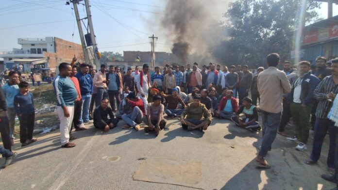 Bihar Crime: 30 लाख की लूट, बरामदगी सिर्फ ढाई लाख? व्यापारियों का फूटा गुस्सा, सड़क कर दी जाम; जानें मामला