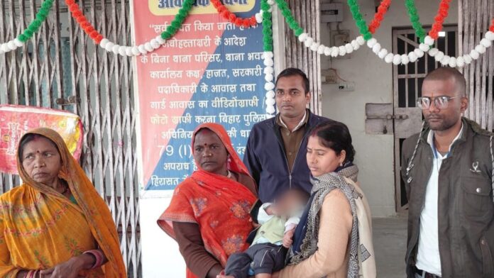 Bihar News: मधुबनी में मानवता को झकझोरने वाली घटना, छह माह के शिशु को मंदिर के बरामदे में छोड़ गई मां