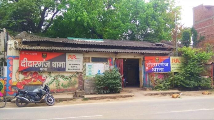 Bihar Crime: वैशाली में वाहन जांच के दौरान 1.2 किलो चांदी व जेवरात के साथ दो युवक गिरफ्तार, जांच जारी