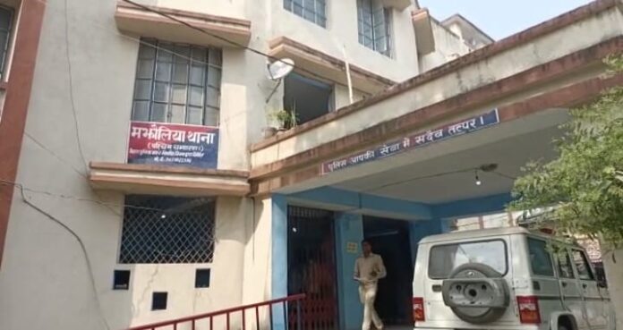 Bihar News: चीनी मिल गेट पर दर्दनाक हादसा, गन्ना लदे ट्रैक्टर की चपेट में आने से 14 साल के किशोर की मौत